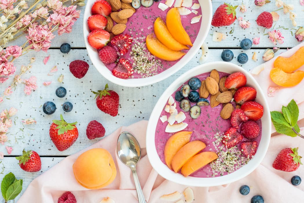 Recette smoothie bowl protéiné aux fruits rouges